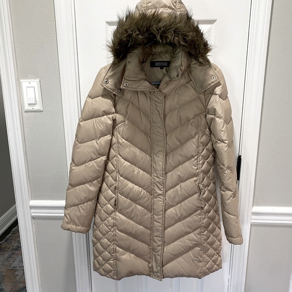 Kenneth Cole Reaction Jackets & Blazers - Small women’s Kenneth Cole reaction tan long puffer jacket